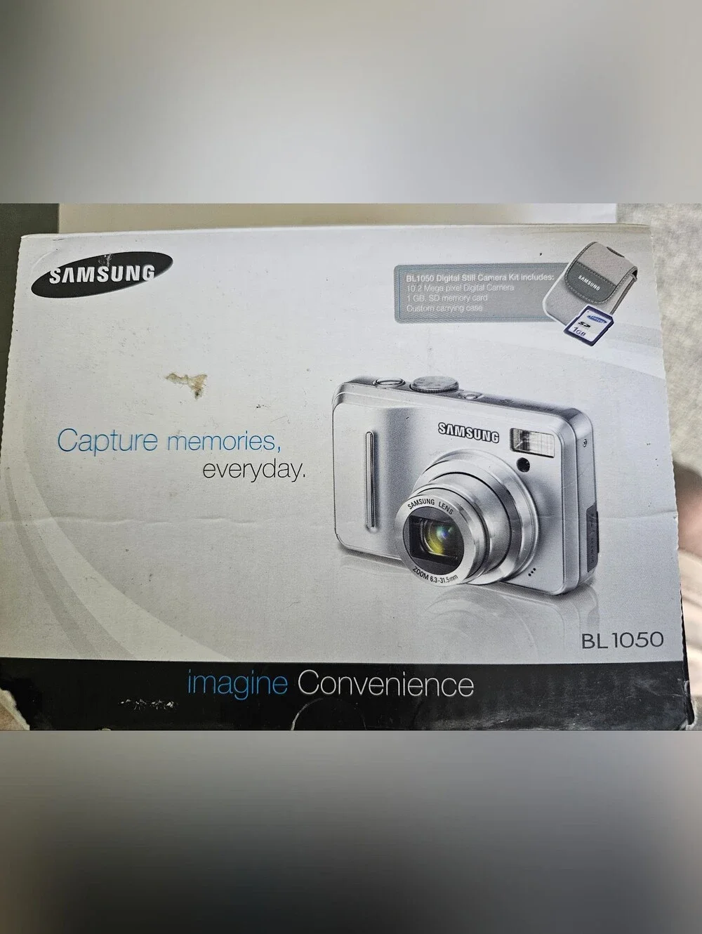 Samsung Silver Compact Digital Camera with Zoom Lens